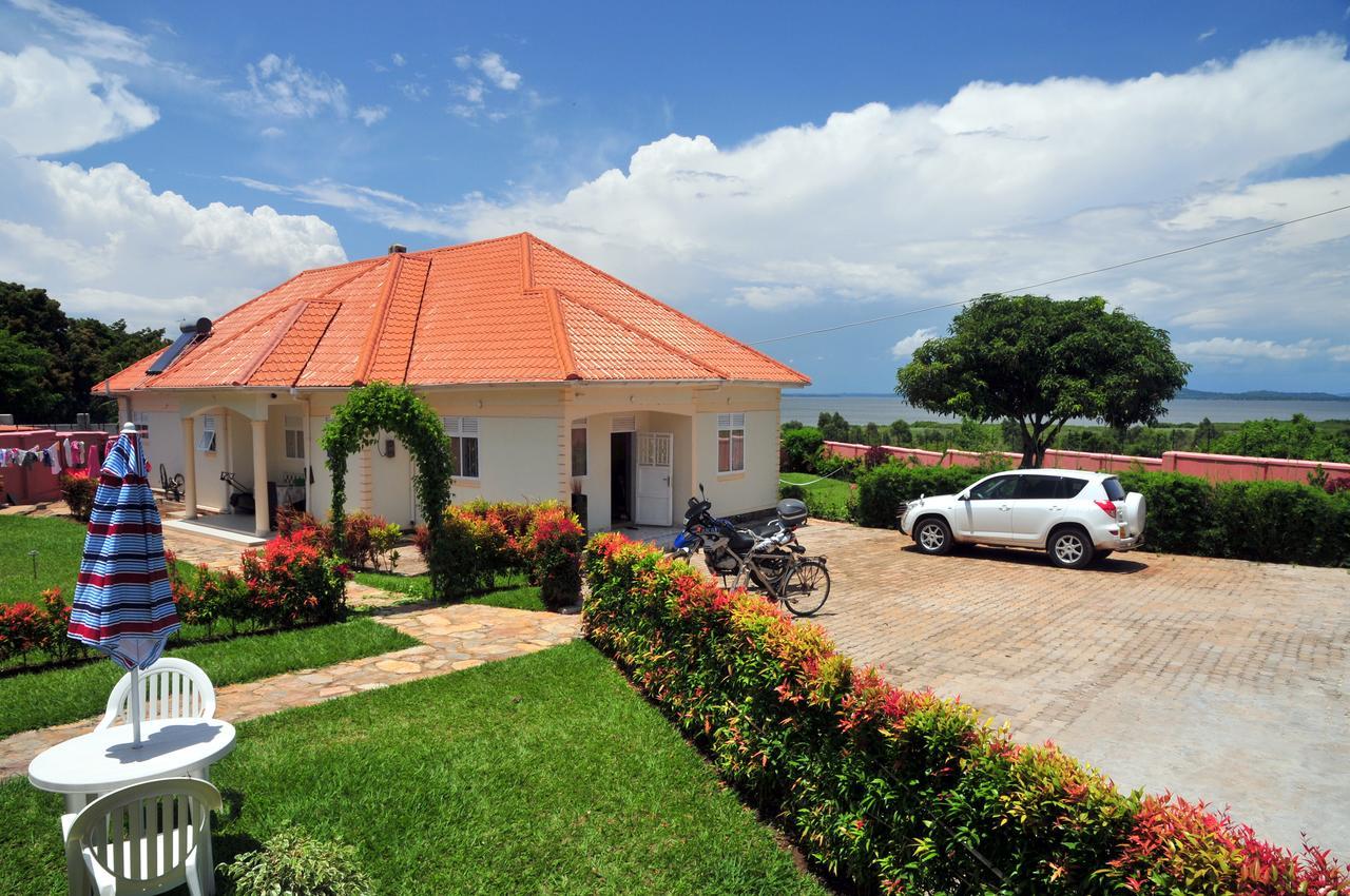 Victoria Lake View Guesthouse & Safaris Ентеббе Екстер'єр фото